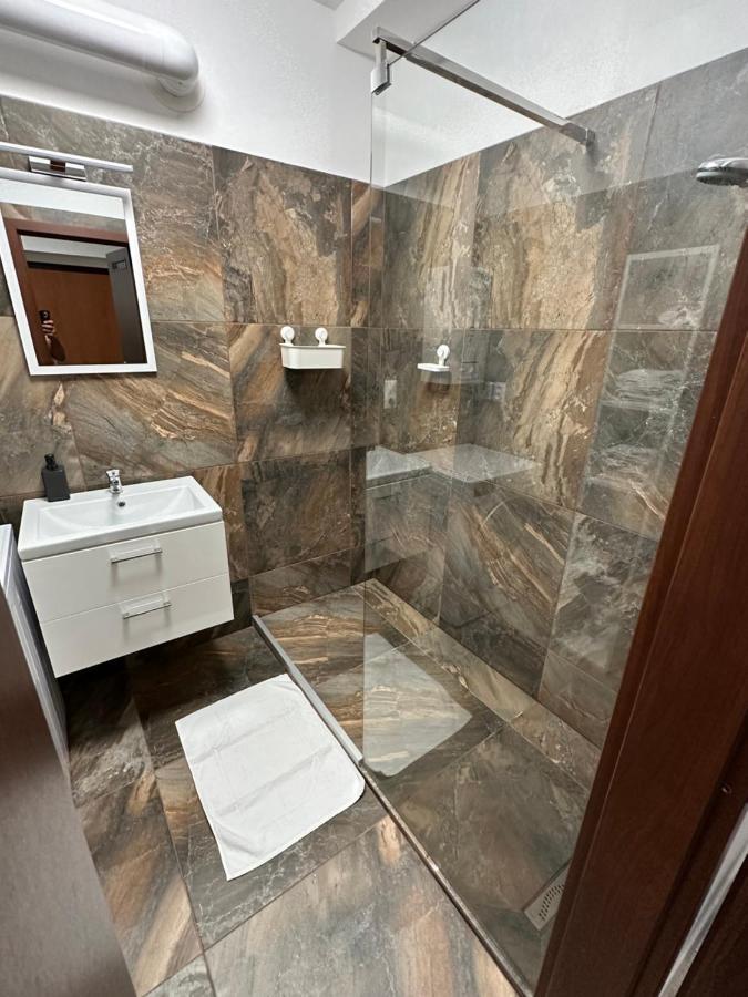 Medena Apartment Old Town With Free Parking Bratislava Ngoại thất bức ảnh
